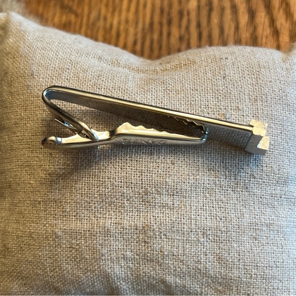 T Monogram Initial Letter Font Vintage DANTE Tie Bar Clip - Picture 6 of 8
